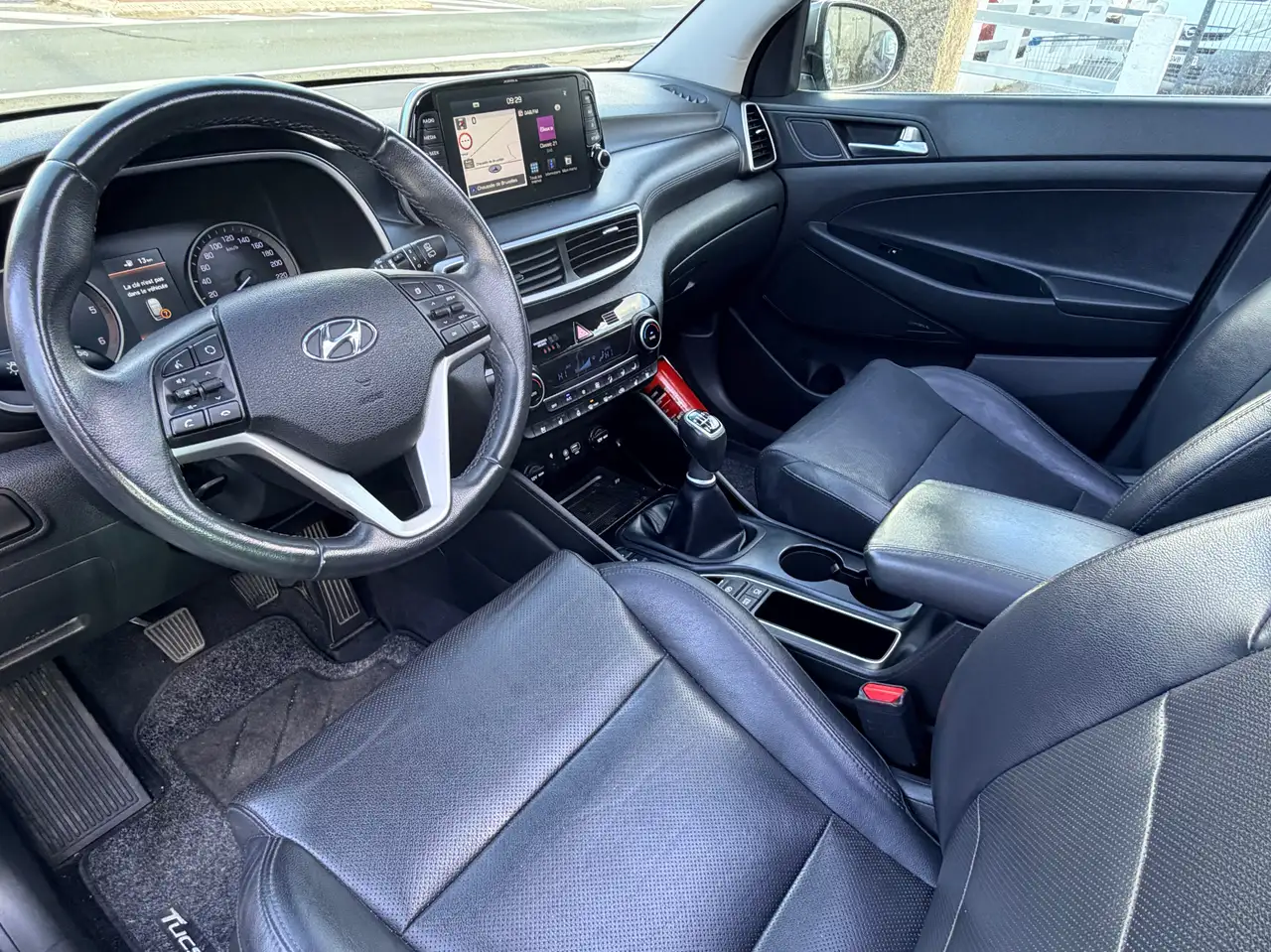 Hyundai TUCSON - 11