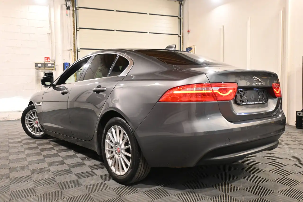 Jaguar XE - 8