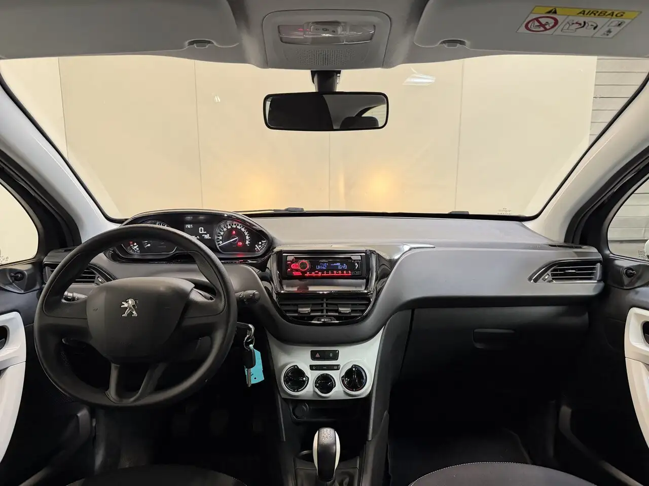 Peugeot 208 - 10