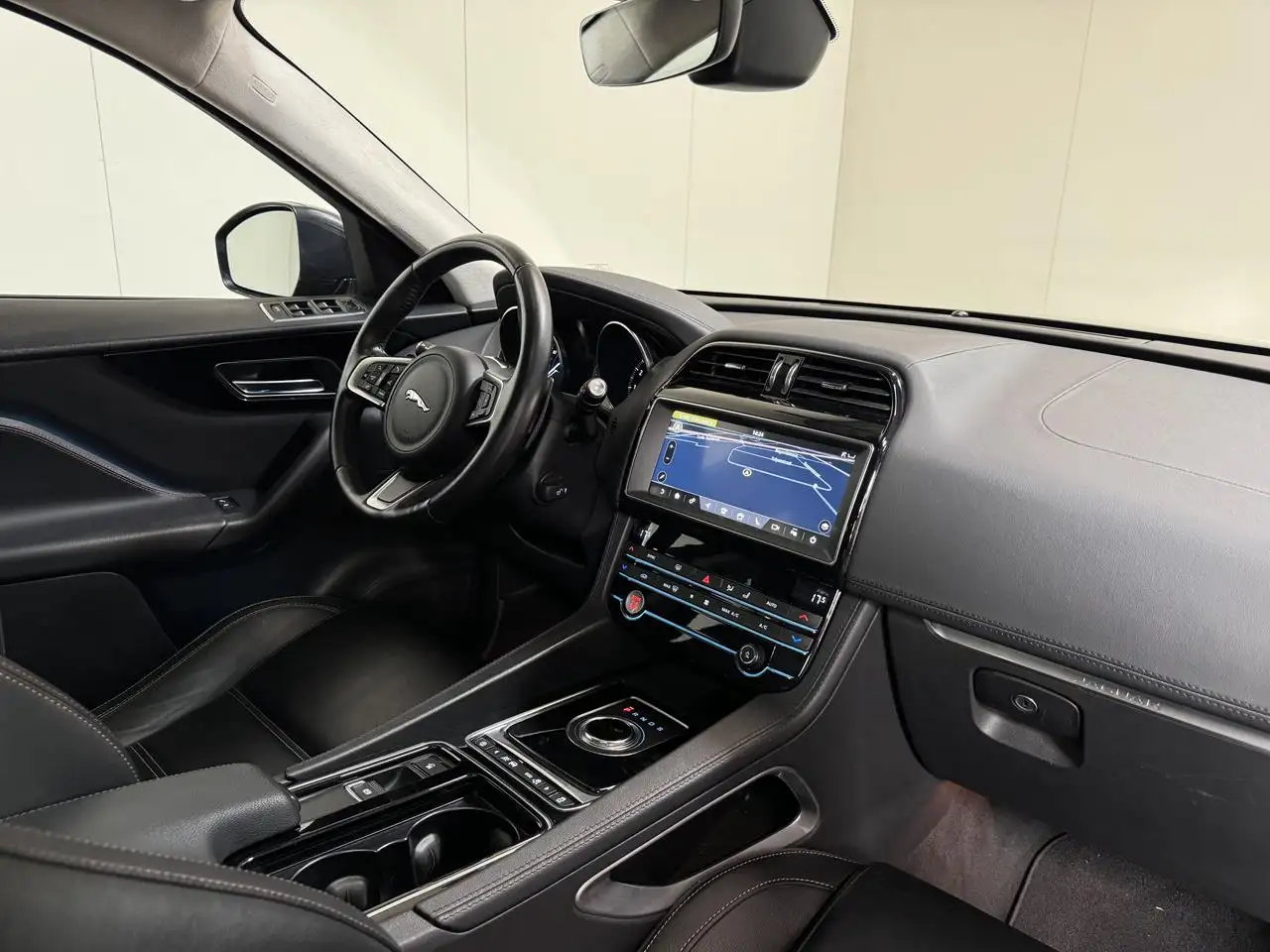 Jaguar F-Pace - 12