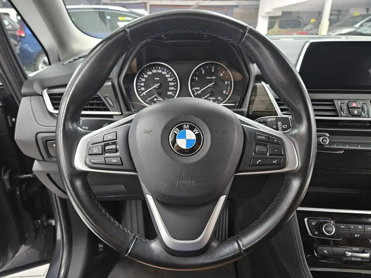 BMW 216 - 10