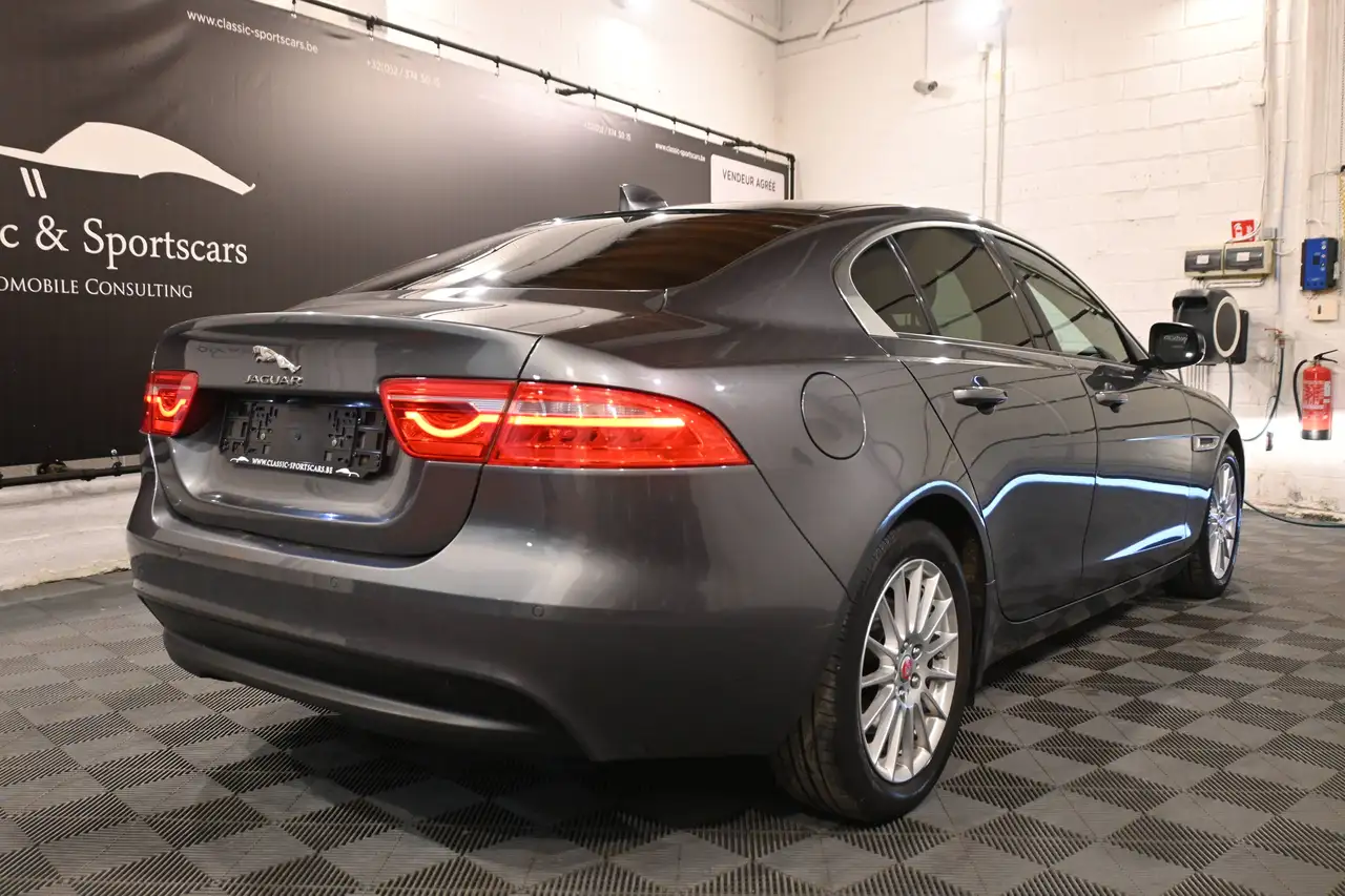 Jaguar XE - 6
