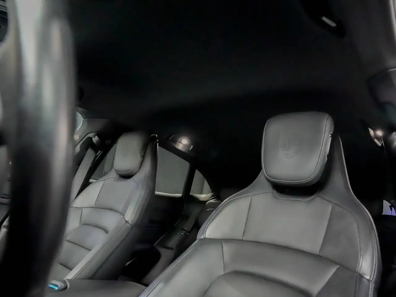 Porsche Taycan - 11