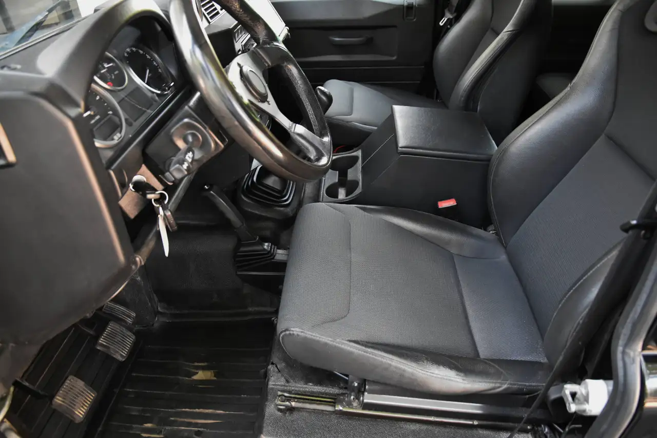 Land Rover Defender - 5
