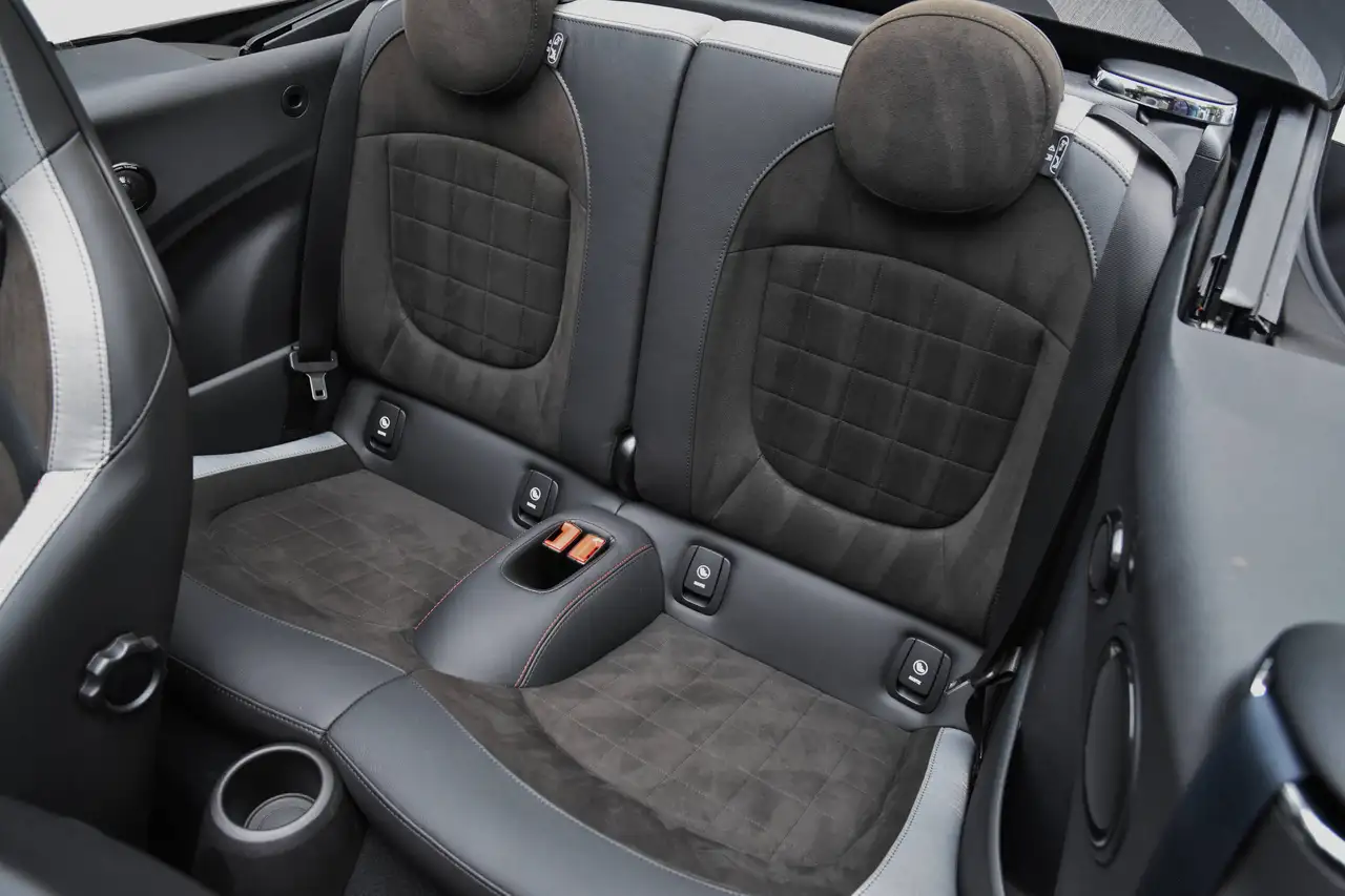 MINI John Cooper Works Cabrio - 12