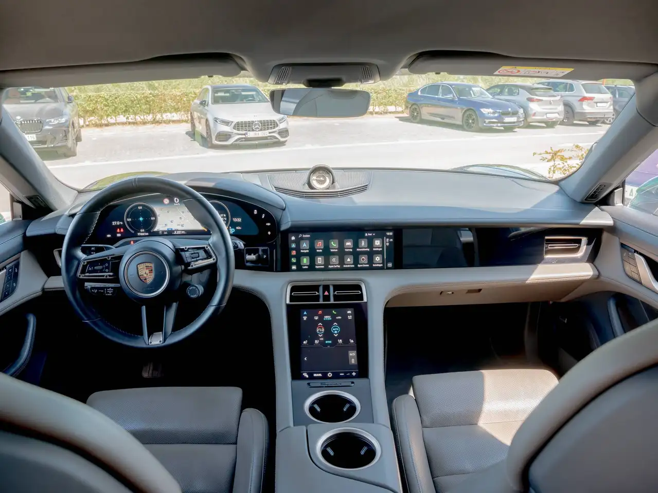 Porsche Taycan - 12
