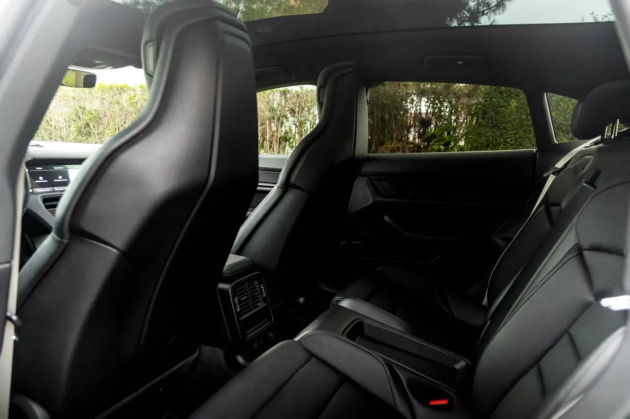 Porsche Taycan - 8