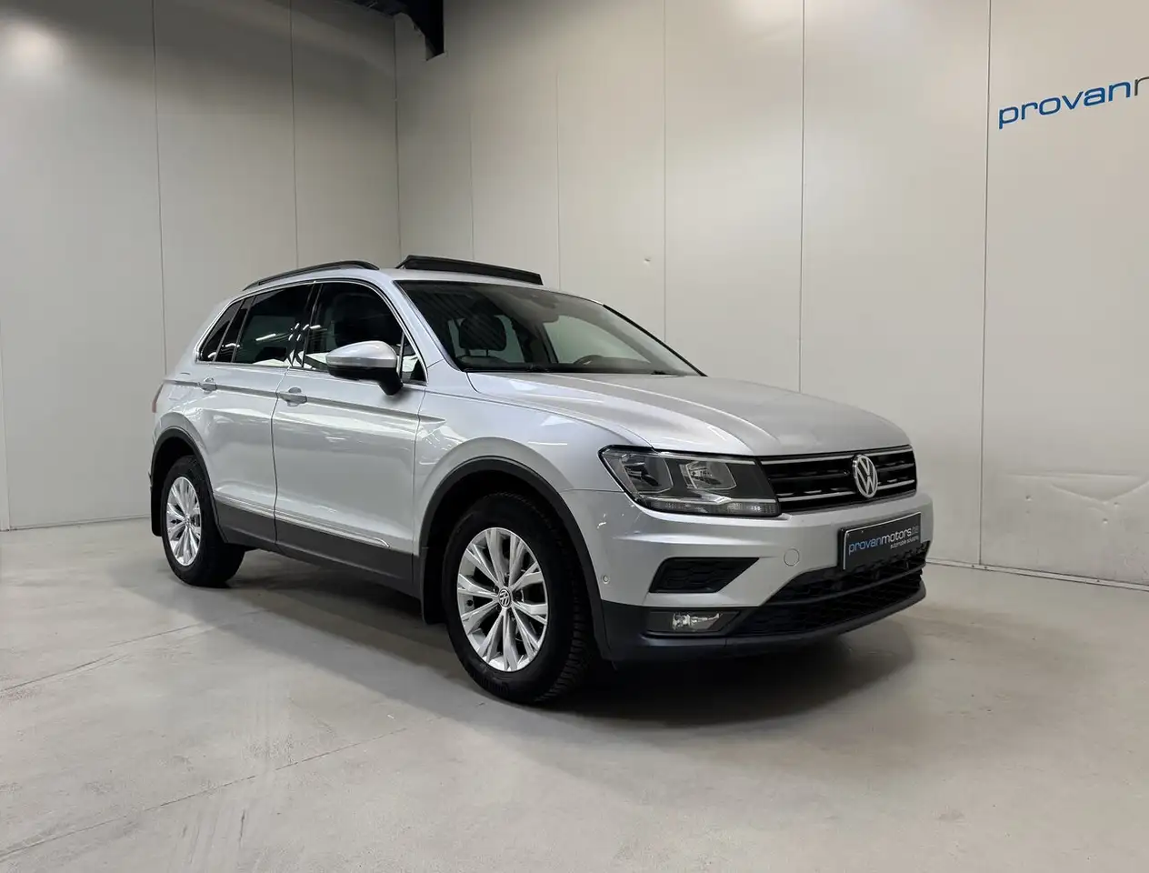 Volkswagen Tiguan - 5