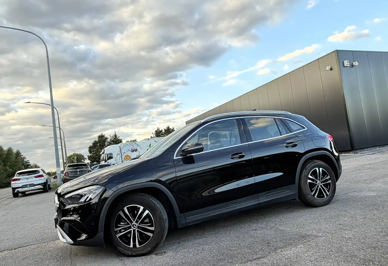 Mercedes-Benz GLA 180 - 4