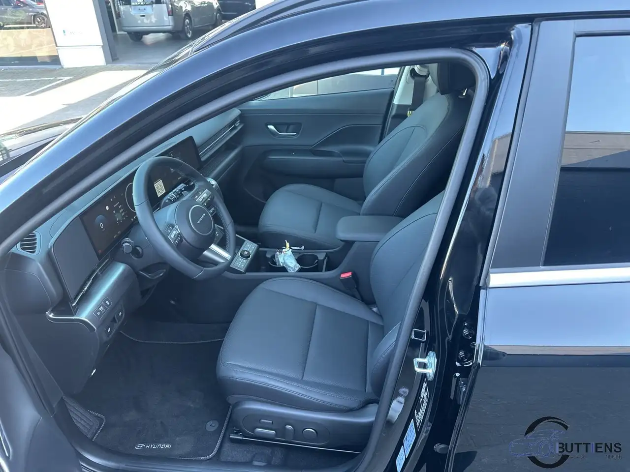 Hyundai KONA - 12