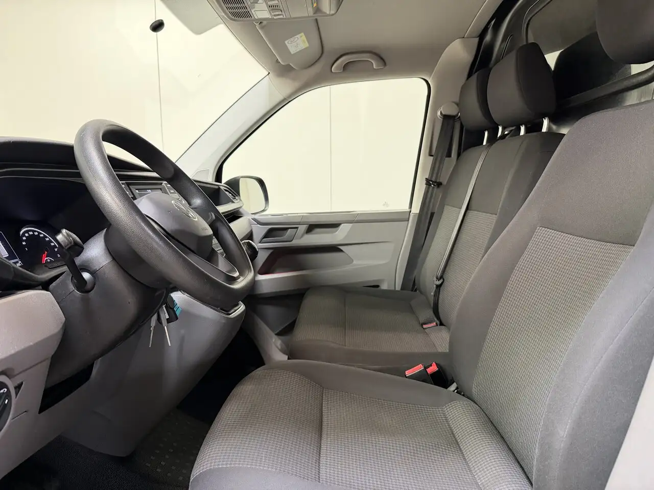 Volkswagen T6 Transporter - 9
