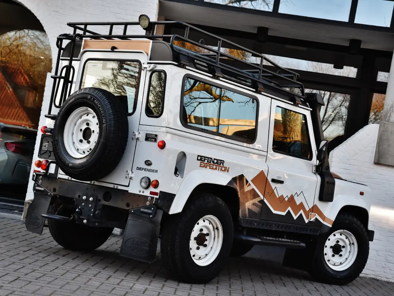 Land Rover Defender - 7