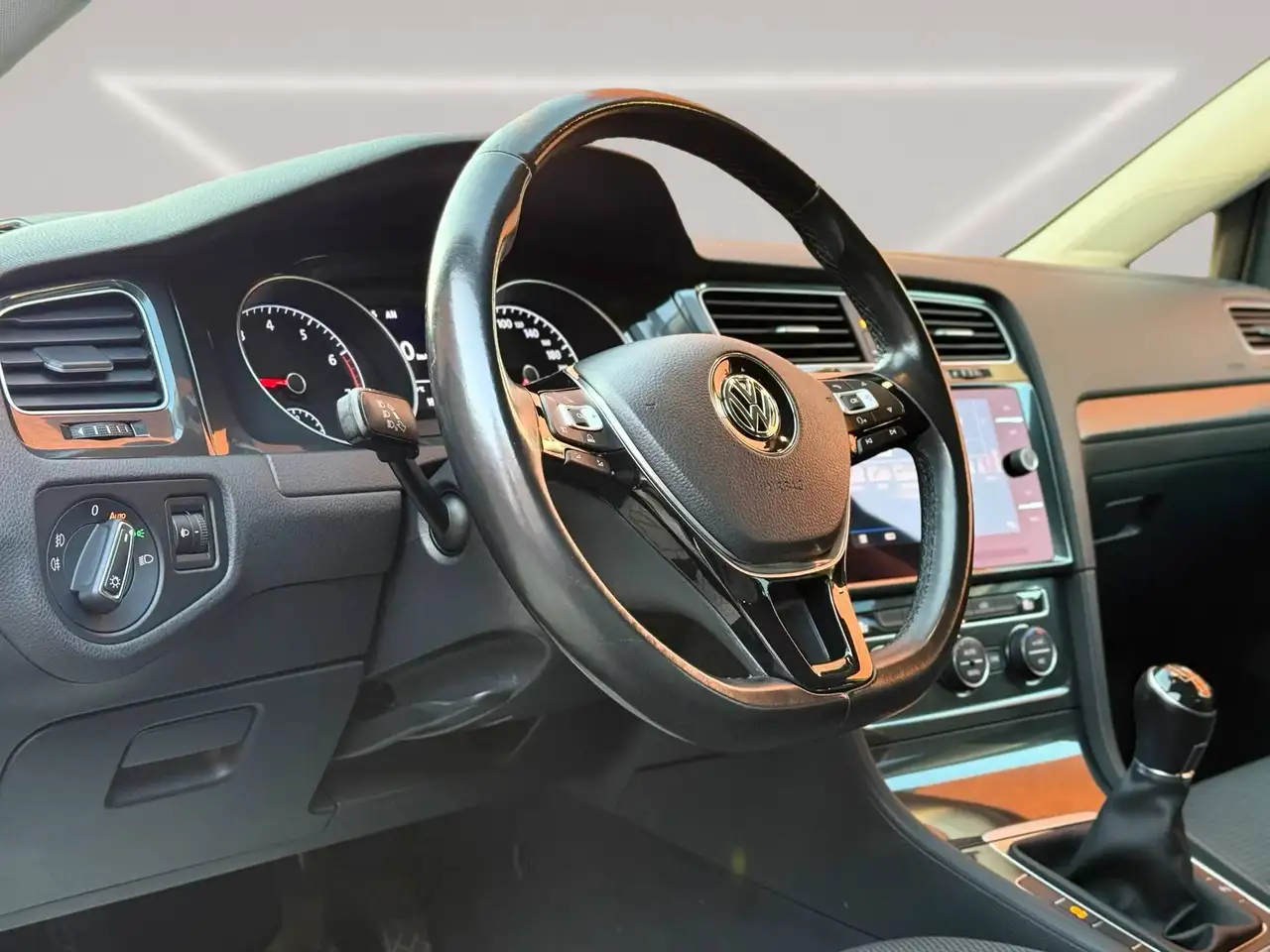 Volkswagen Golf - 10