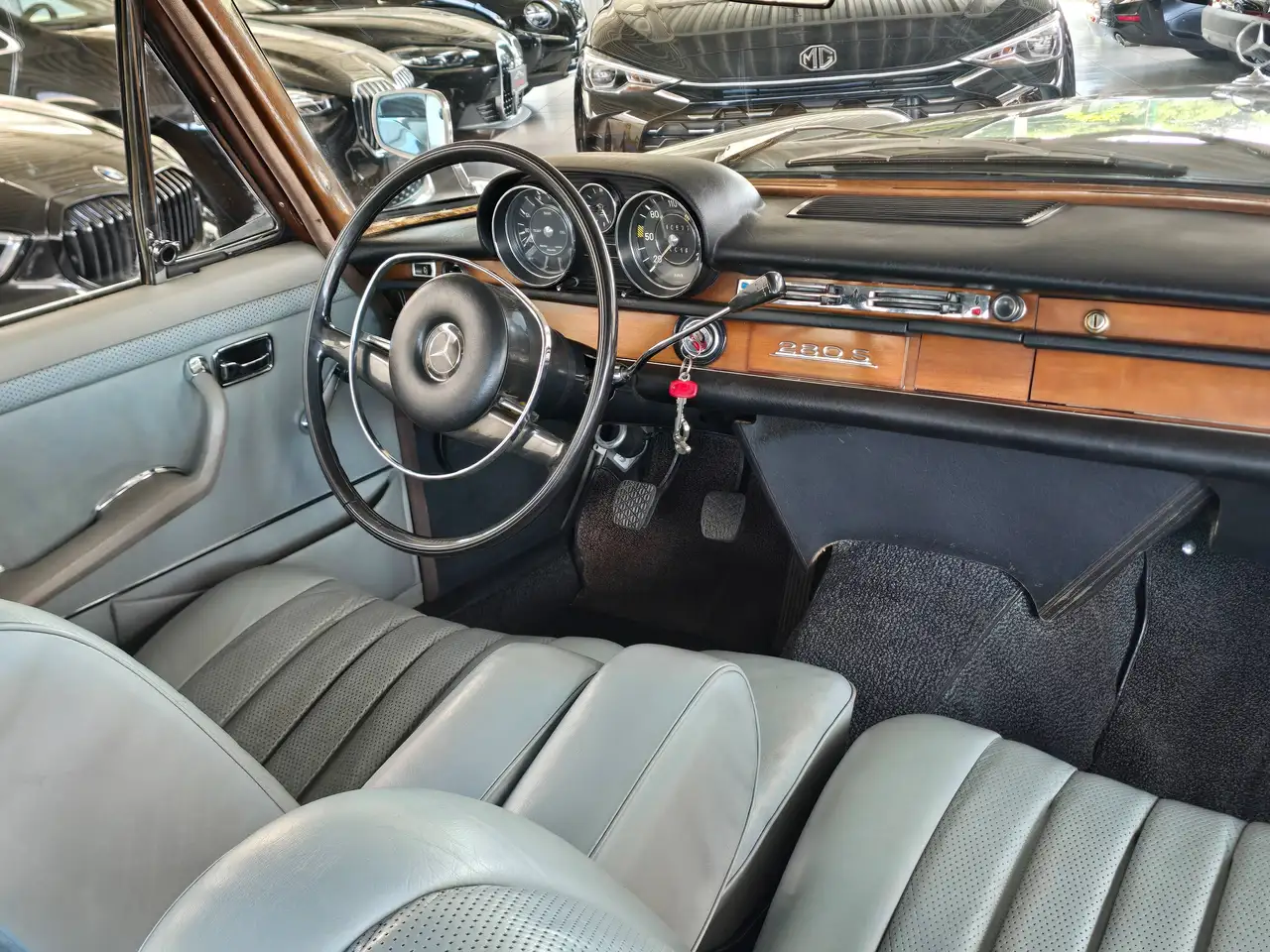 Mercedes-Benz 280 - 9