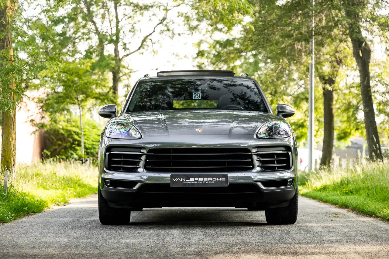 Porsche Cayenne - 2
