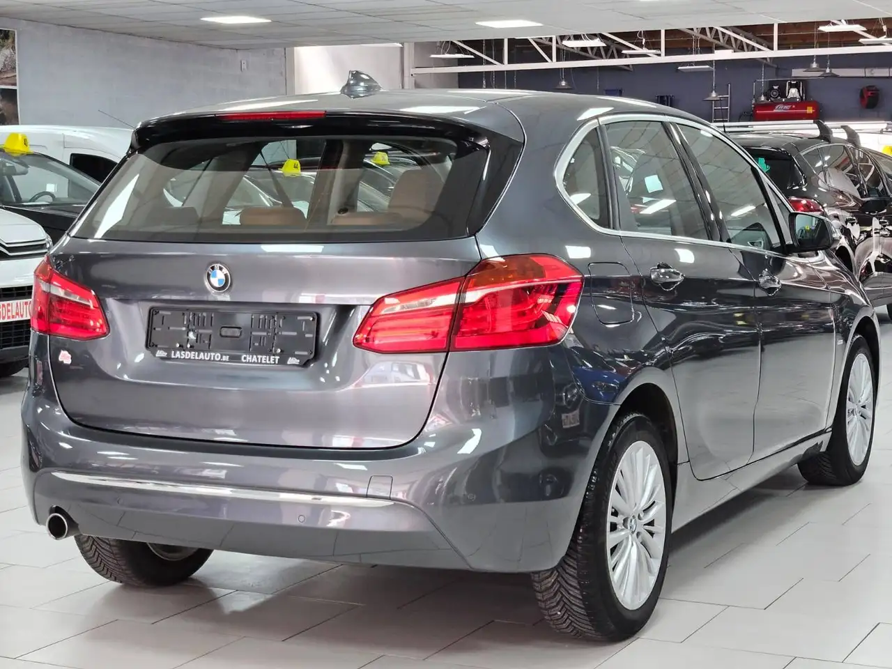 BMW 216 - 2