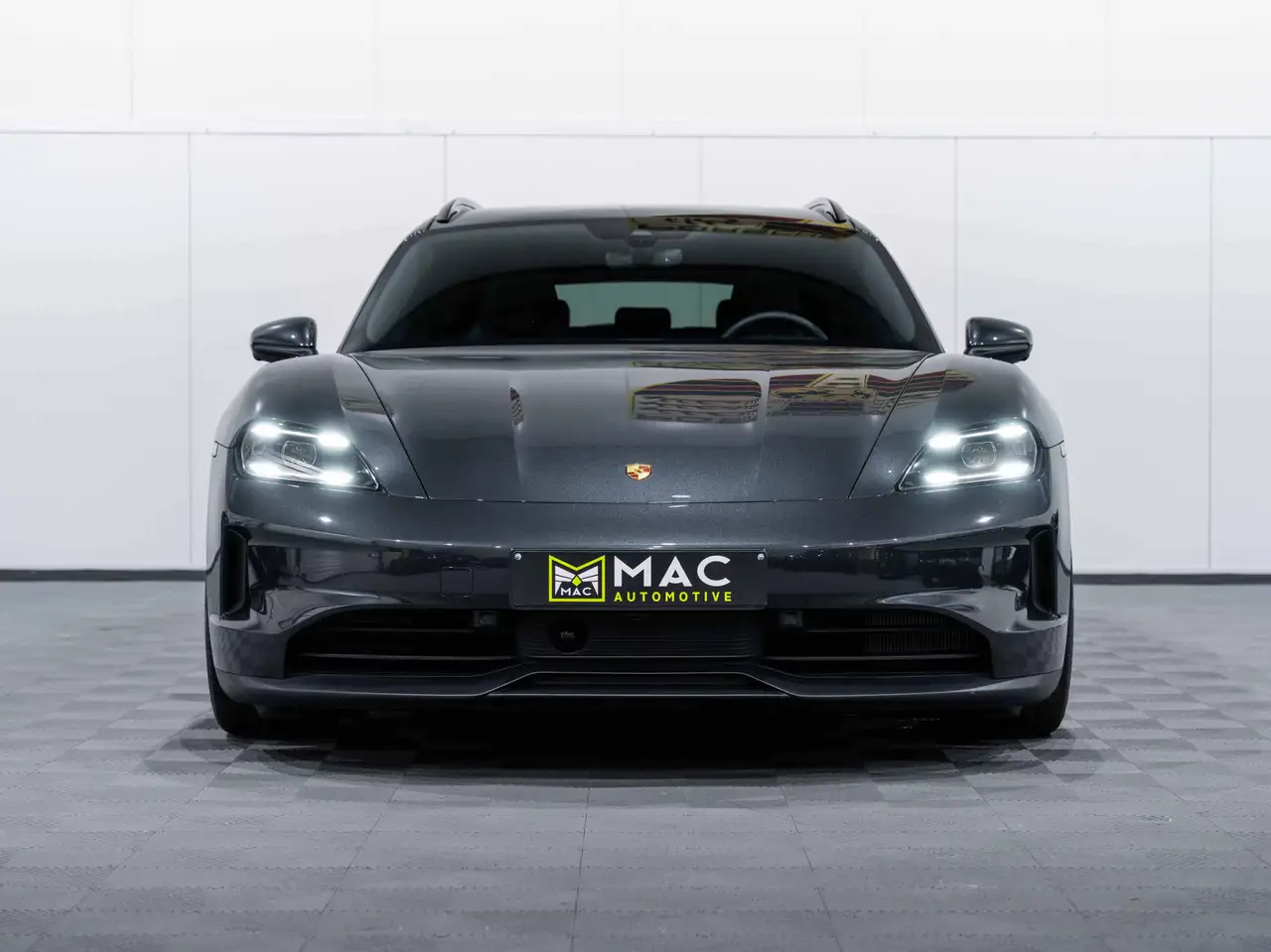 Porsche Taycan - 8
