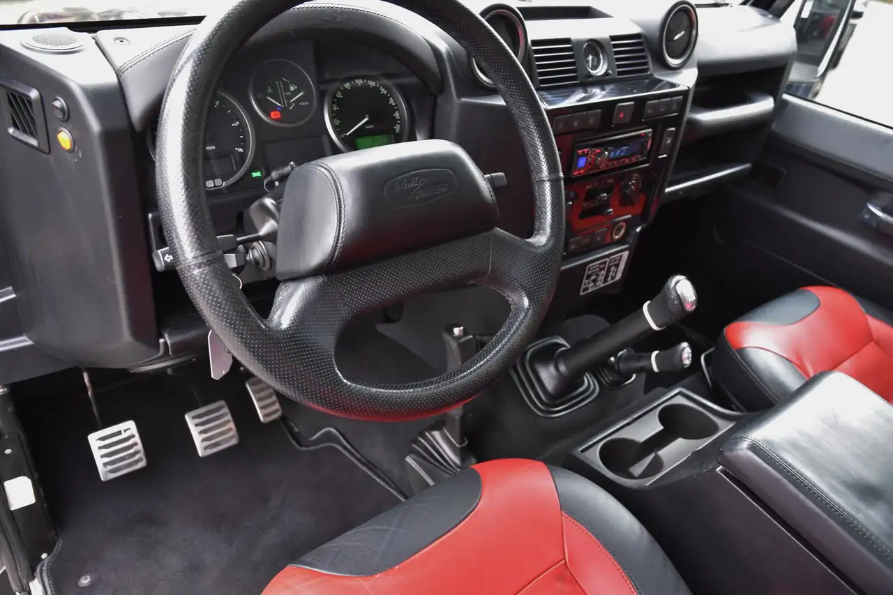 Land Rover Defender - 4