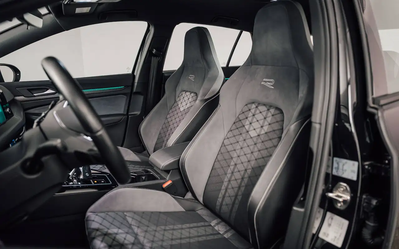 Volkswagen Golf - 10