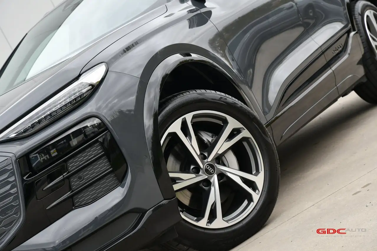 Audi Q6 e-tron - 12