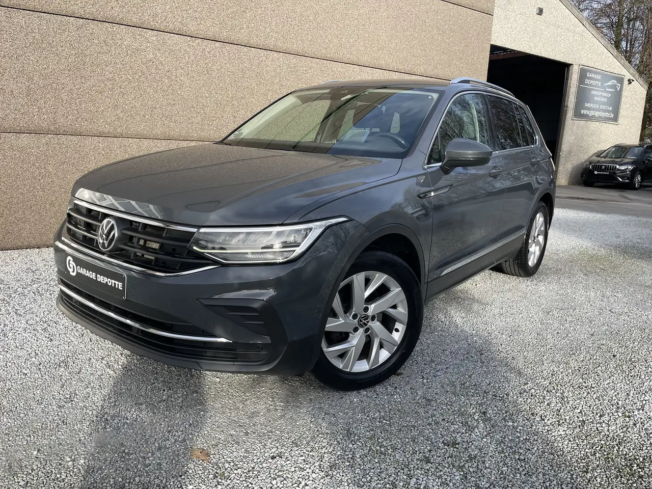 Volkswagen Tiguan - 2