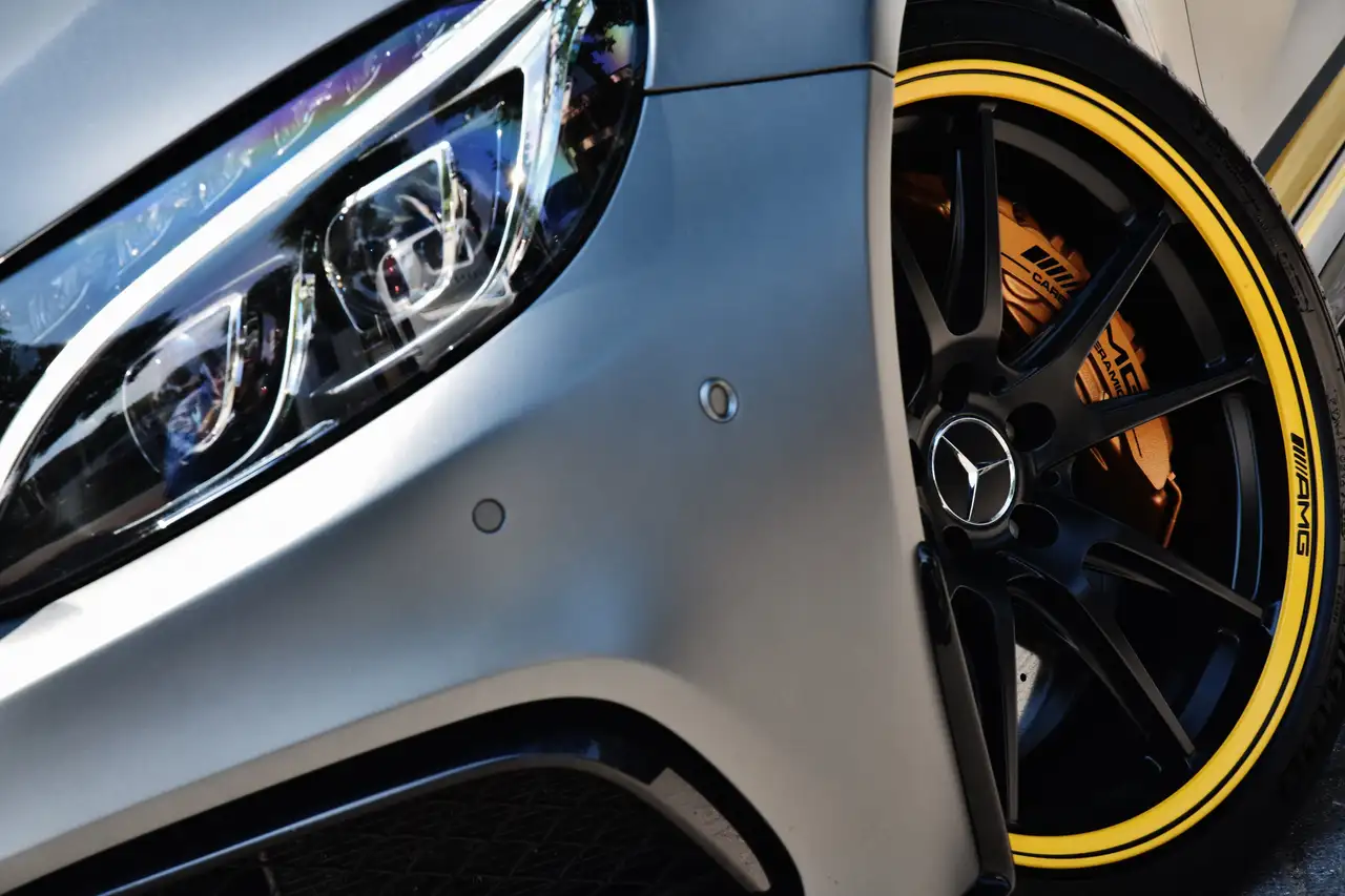 Mercedes-Benz C 63 AMG - 7