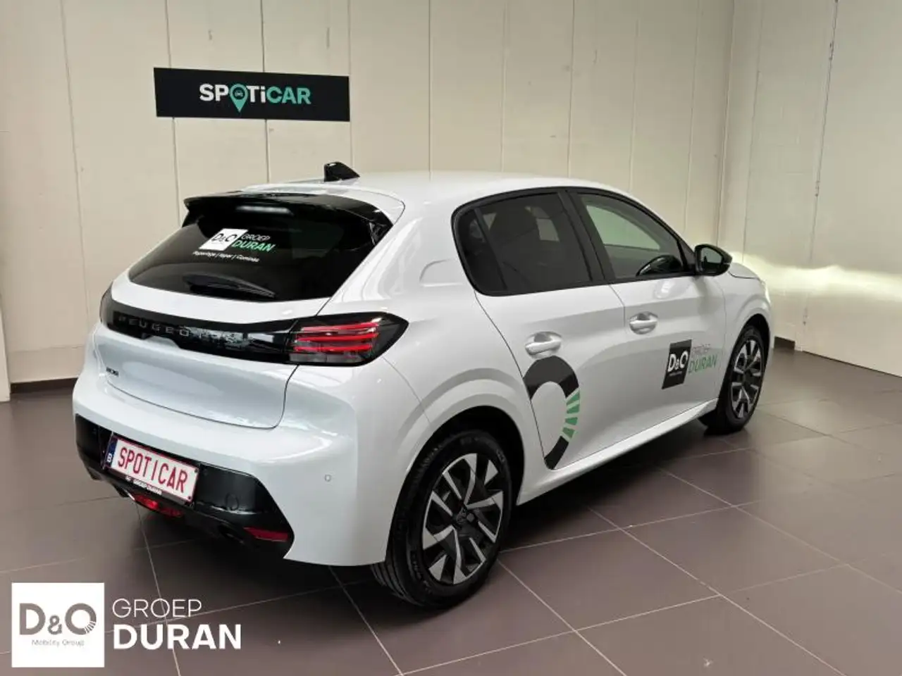 Peugeot 208 - 8
