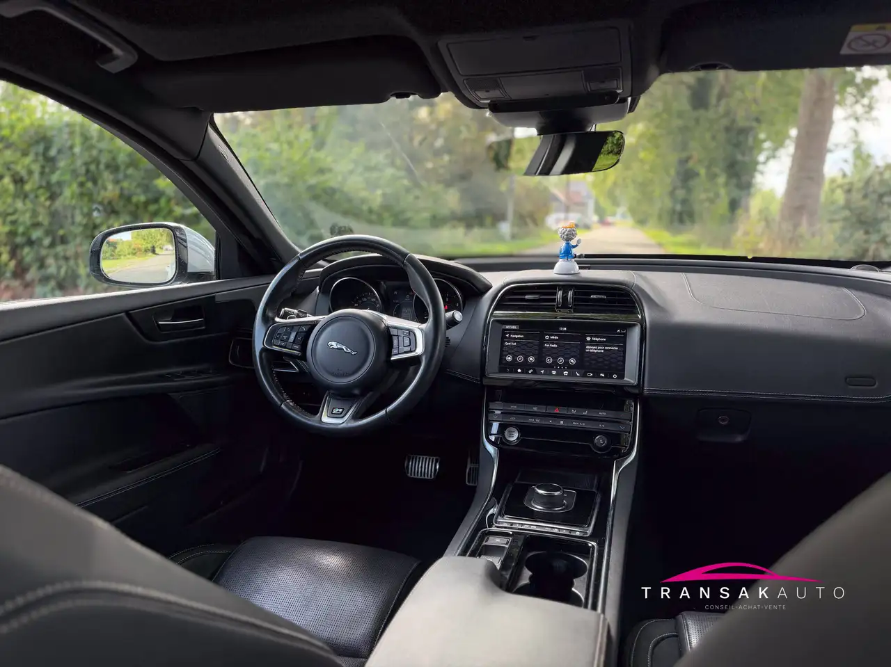 Jaguar XE - 9