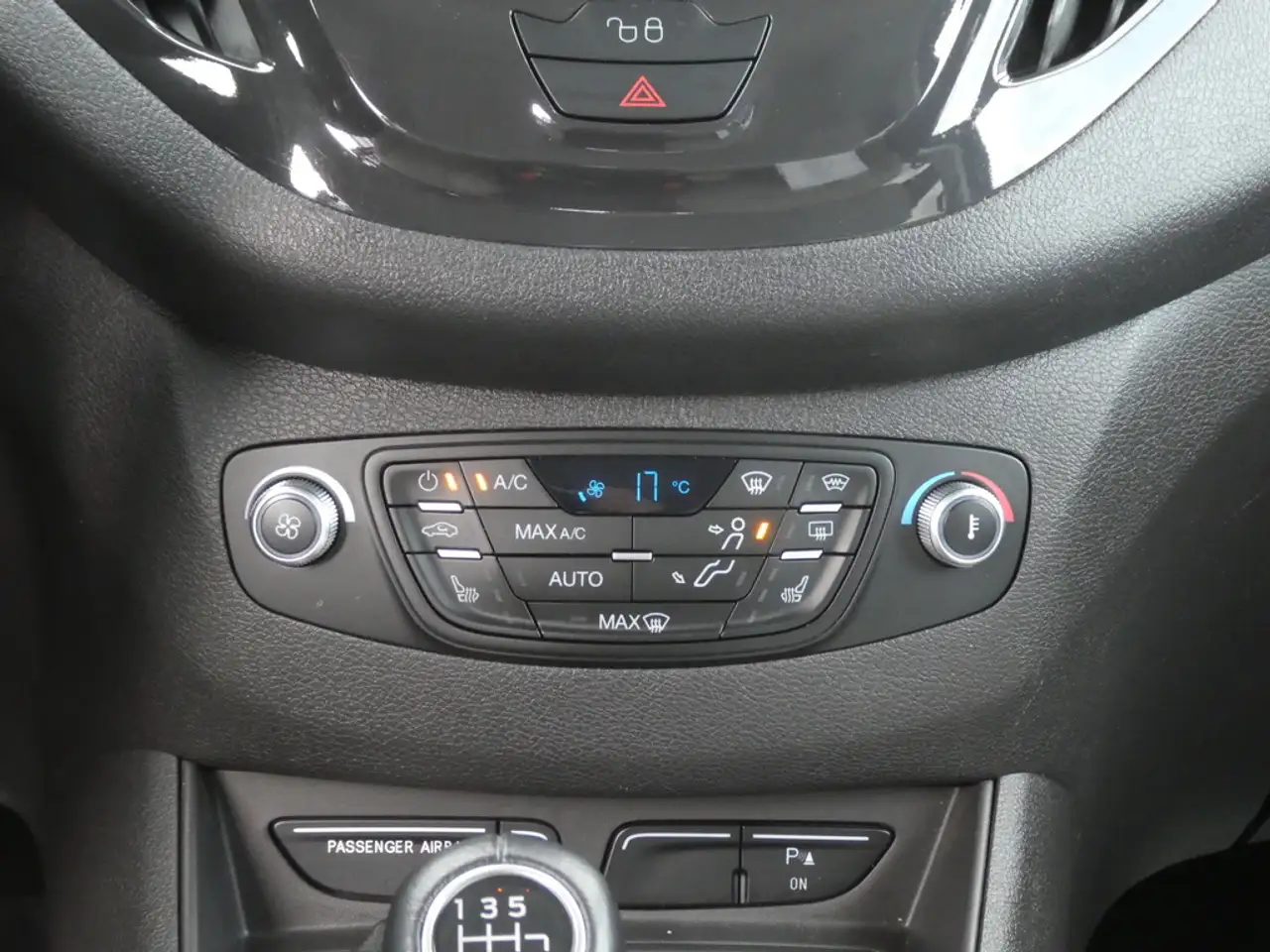 Ford Tourneo Courier - 12