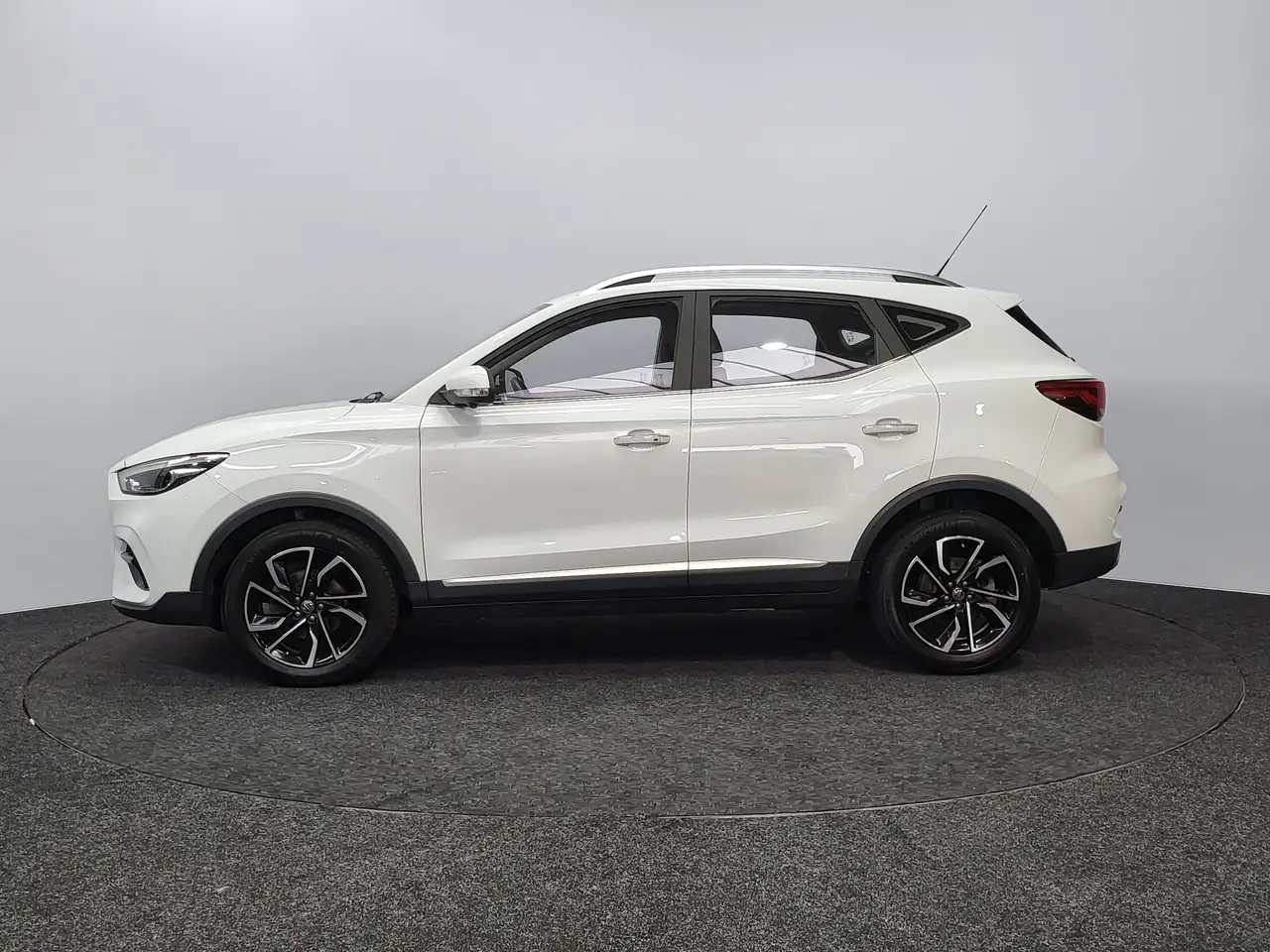 MG ZS - 3