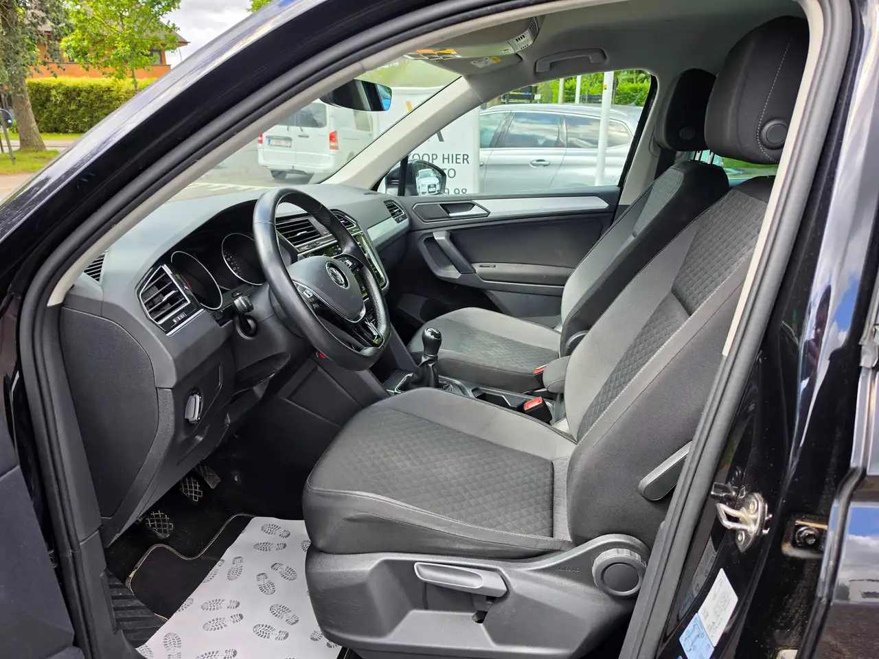 Volkswagen Tiguan - 10