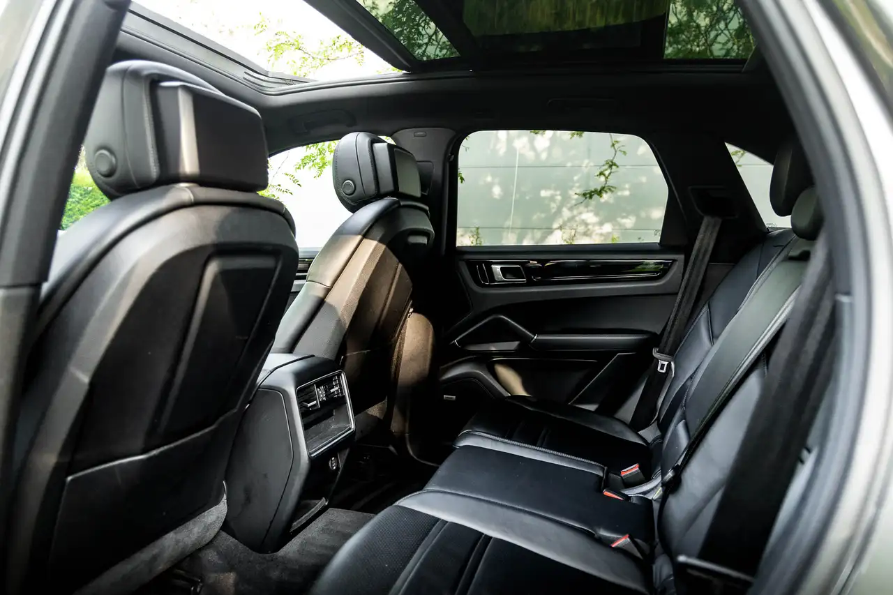 Porsche Cayenne - 8