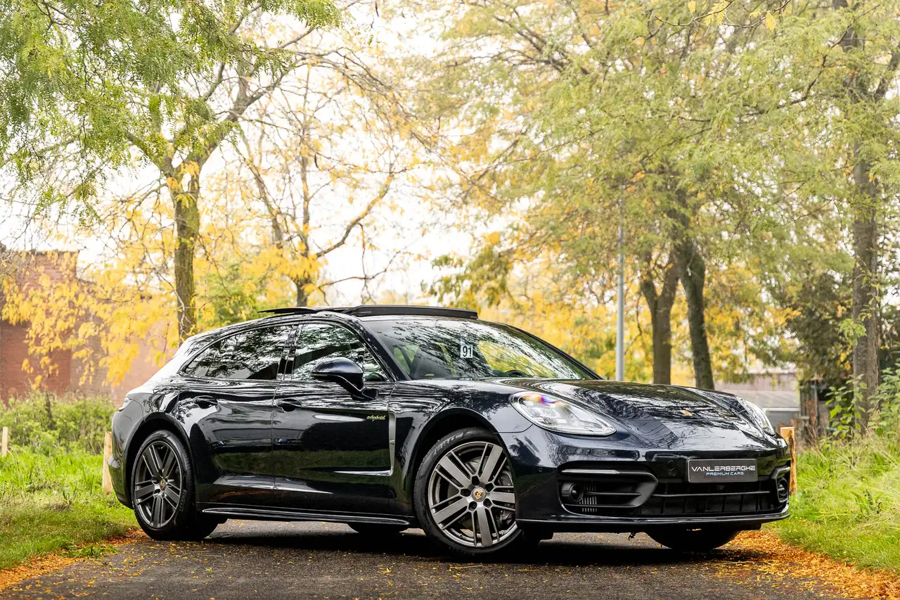 Porsche Panamera - 1