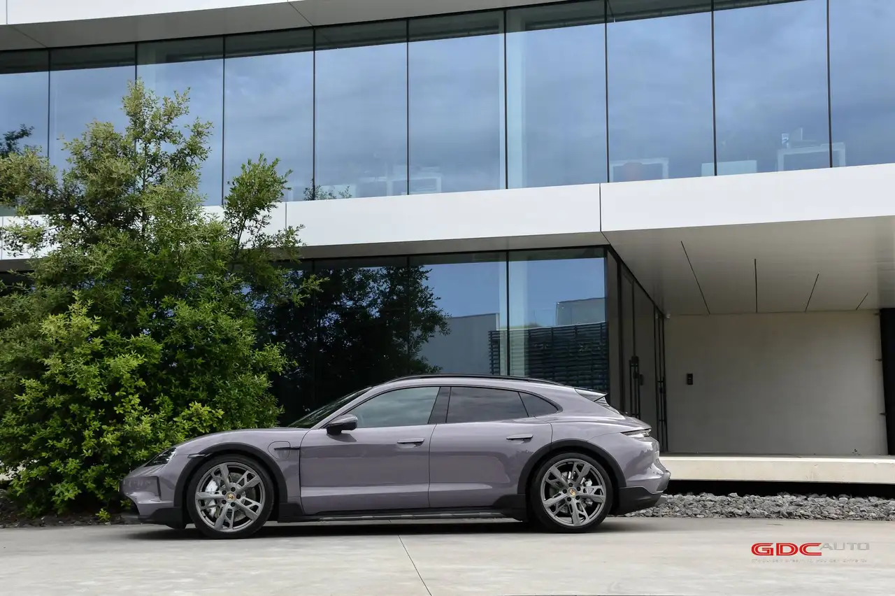 Porsche Taycan - 9