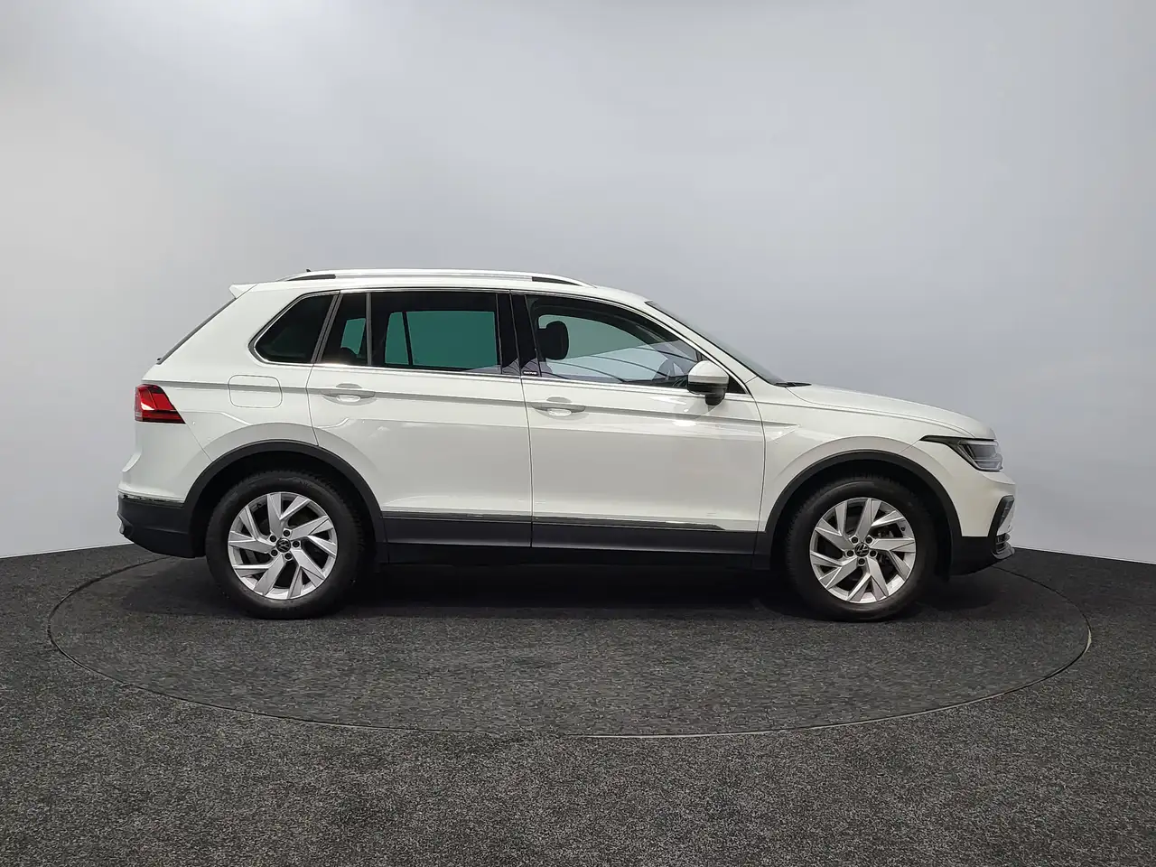 Volkswagen Tiguan - 7
