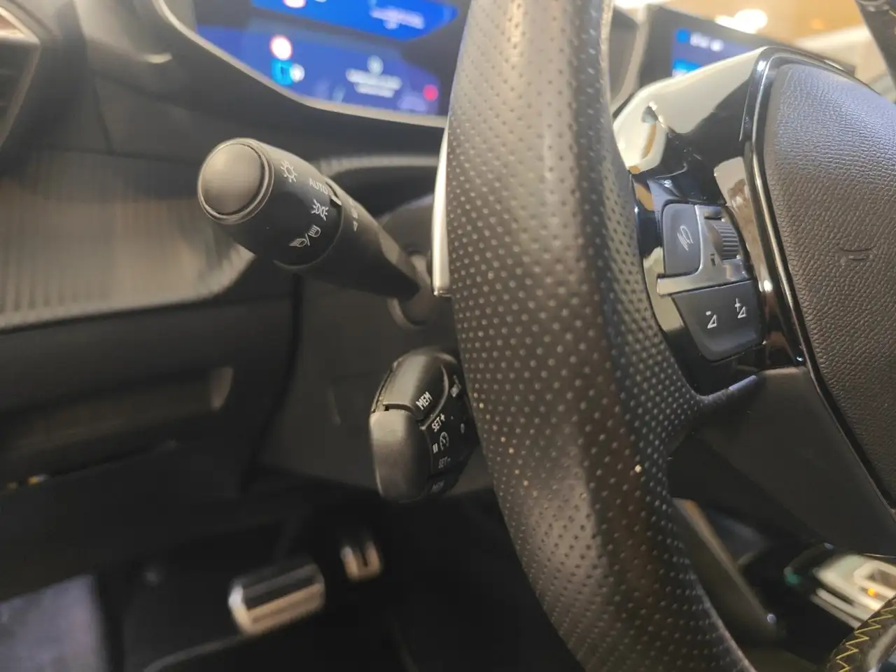 Peugeot 208 - 12
