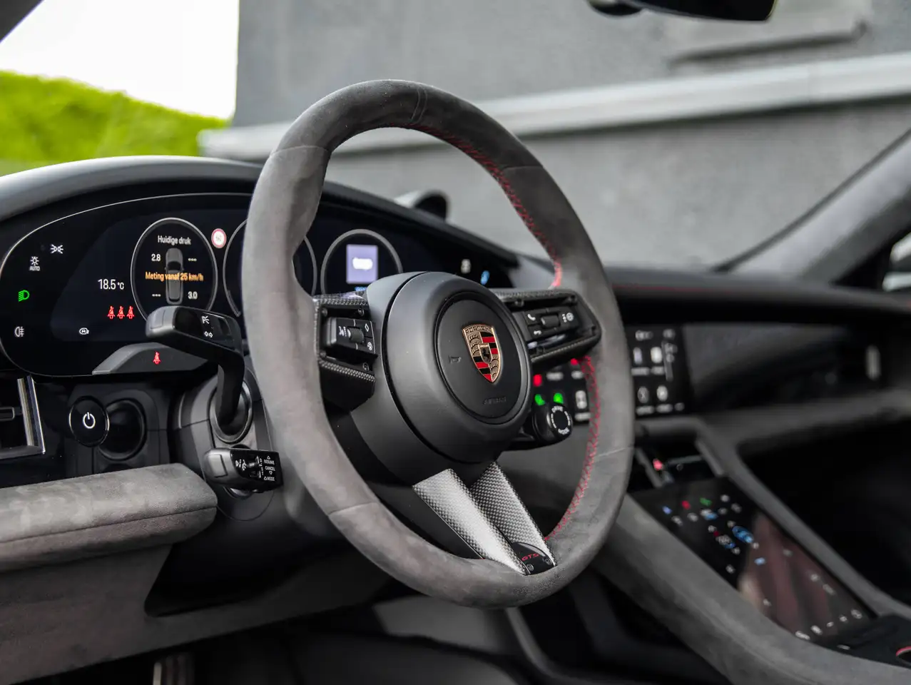 Porsche Taycan - 7