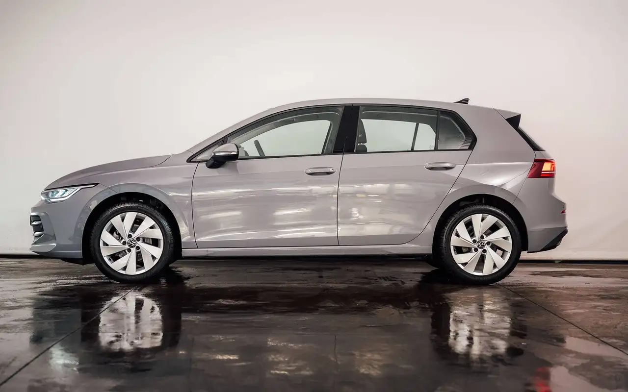 Volkswagen Golf - 2