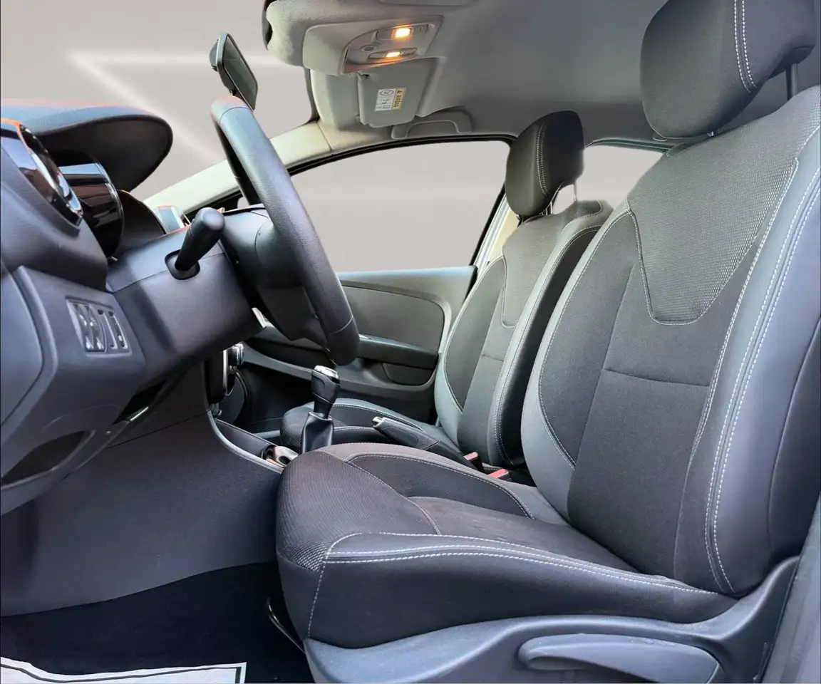 Renault Clio - 11