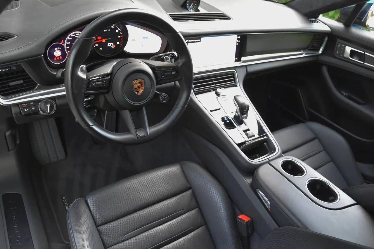 Porsche Panamera - 4