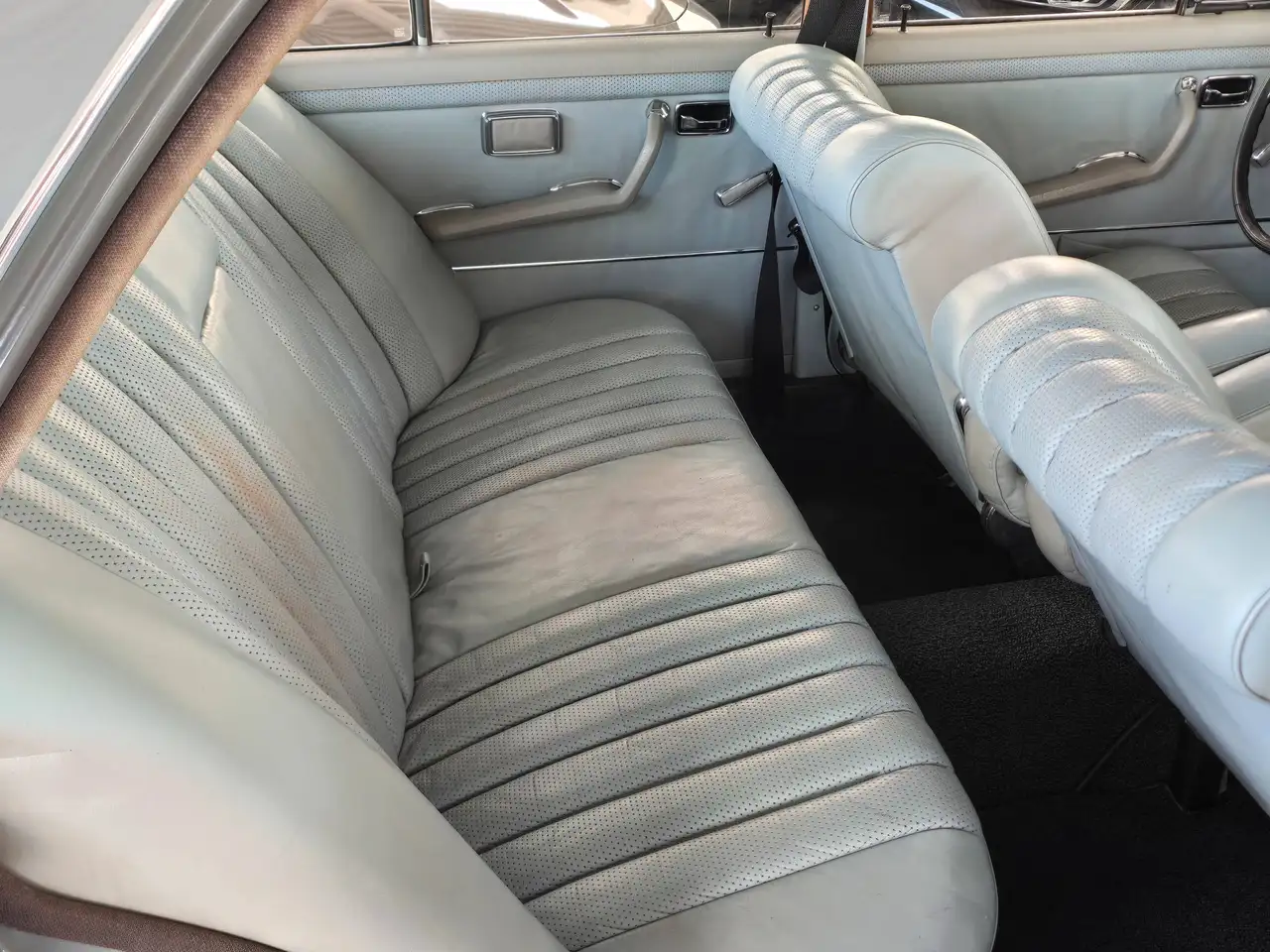 Mercedes-Benz 280 - 8
