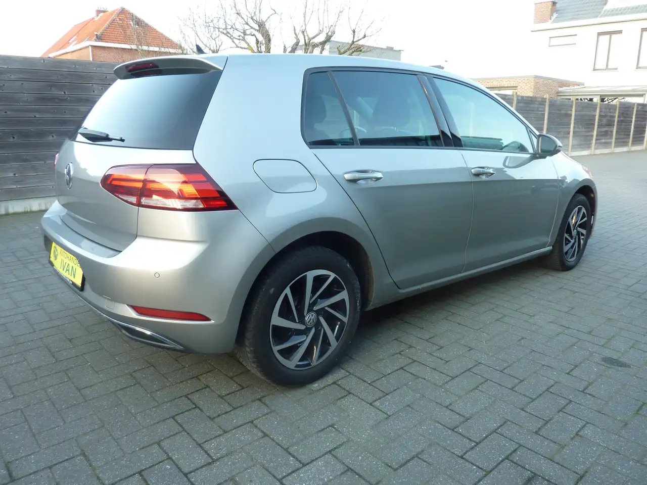 Volkswagen Golf - 6