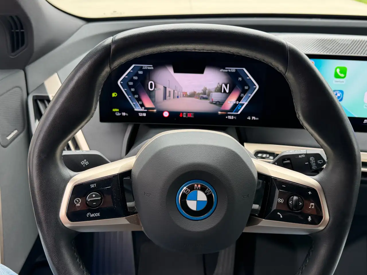 BMW iX - 8