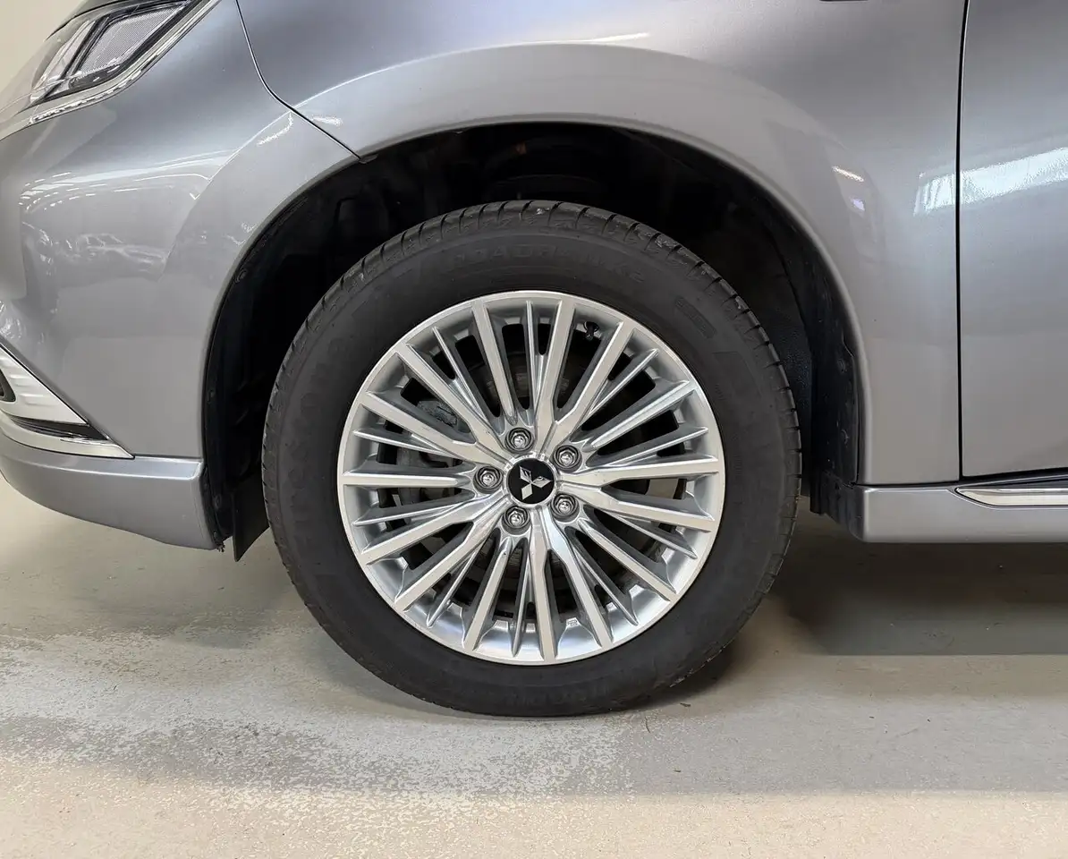 Mitsubishi Outlander - 7