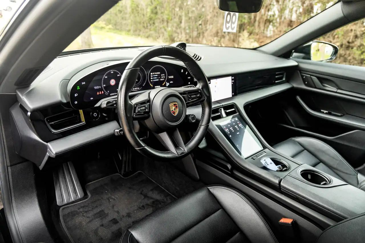 Porsche Taycan - 4