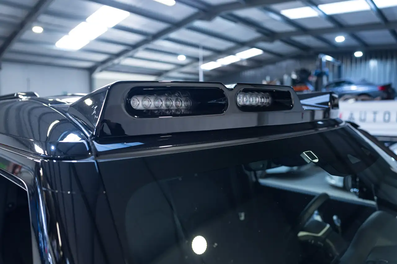 Land Rover Defender - 10