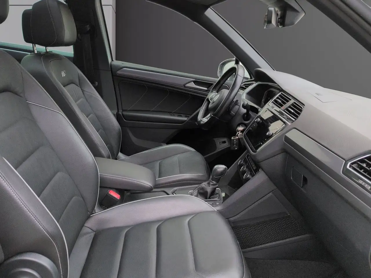 Volkswagen Tiguan - 8