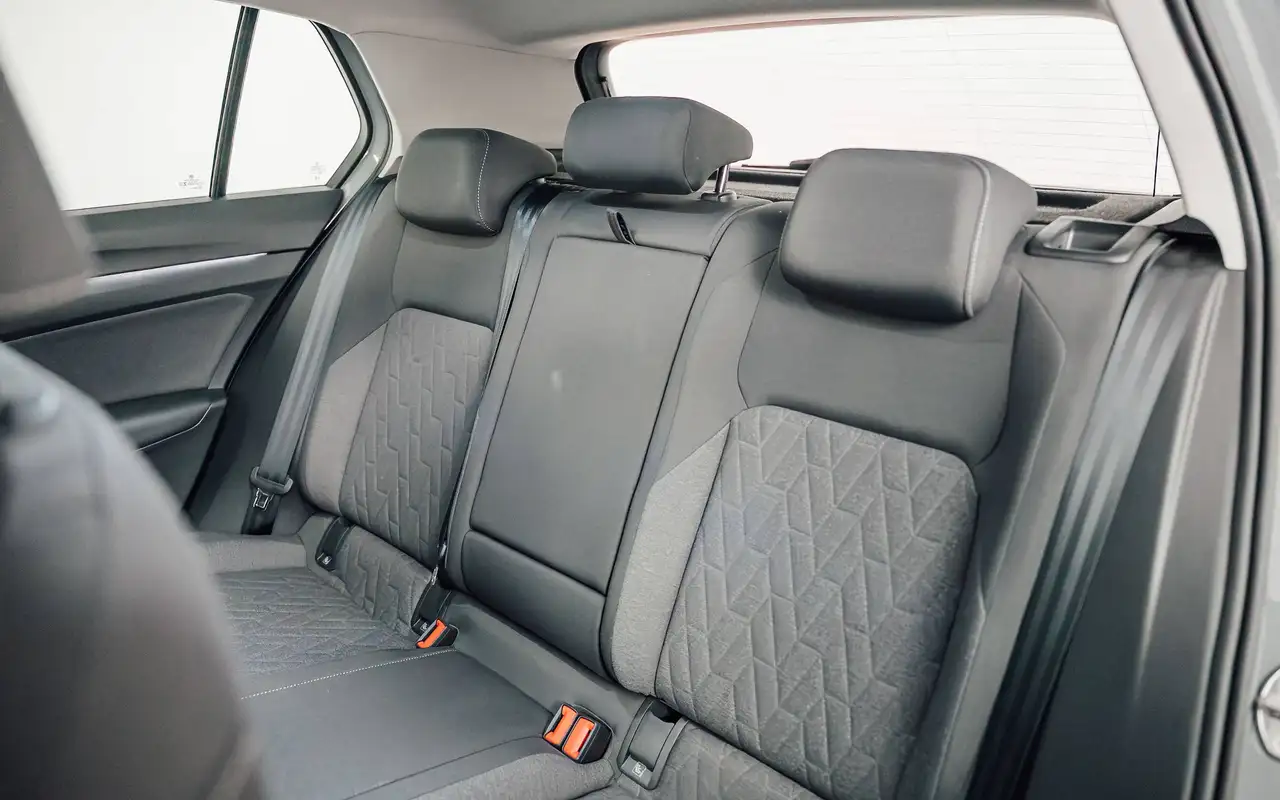 Volkswagen Golf - 8