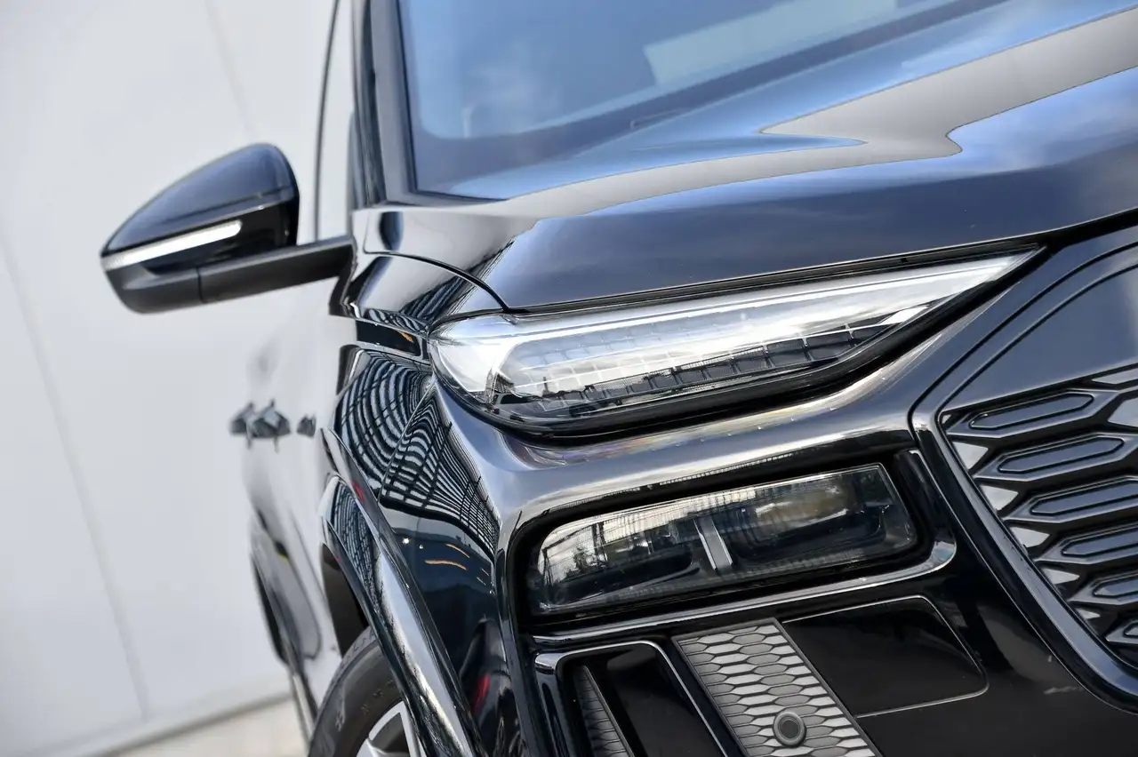 Audi SQ6 e-tron - 12