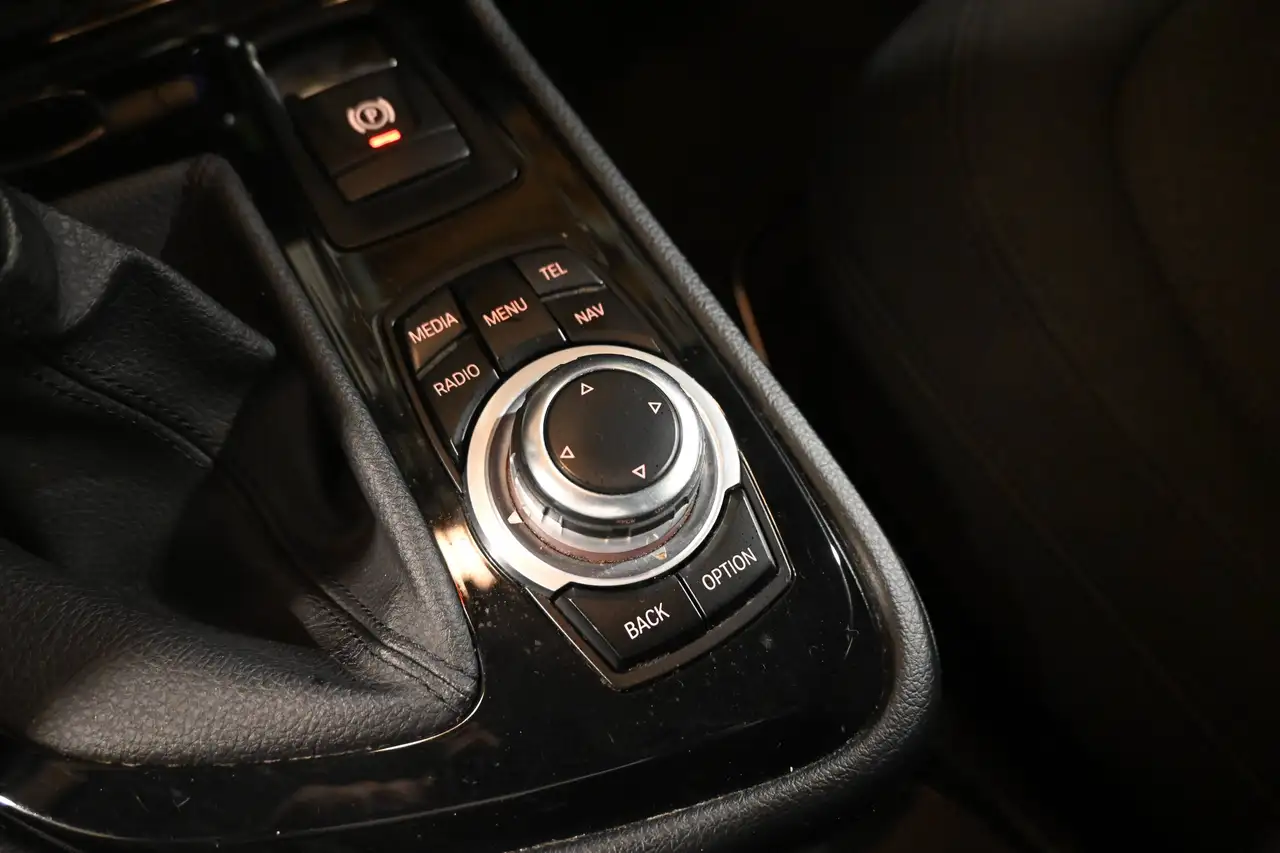 BMW 216 - 11